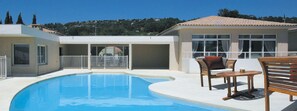 Piscine extérieure (ouverte en saison)