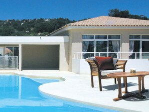Piscine extérieure (ouverte en saison)