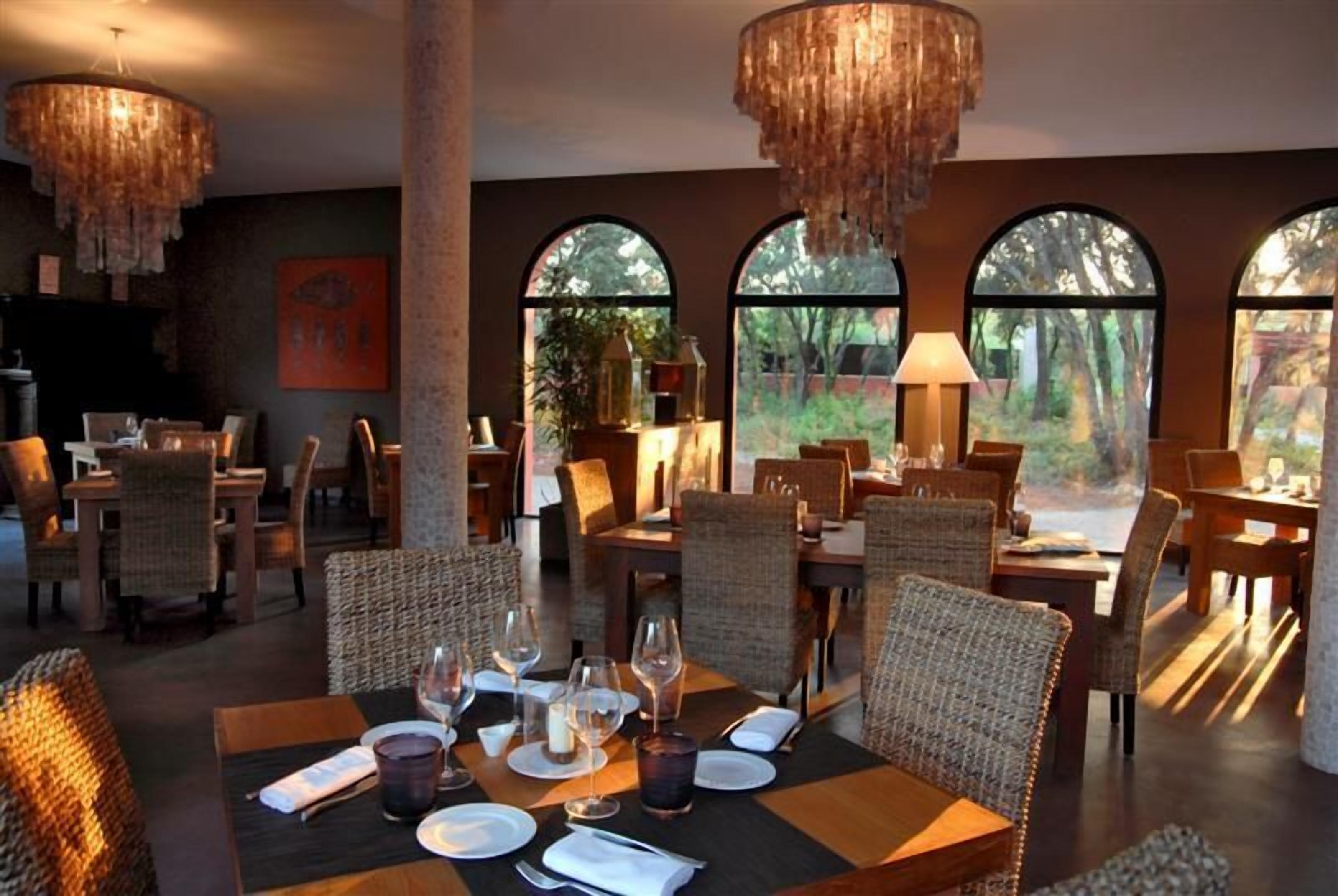 breakfast, lunch and dinner served