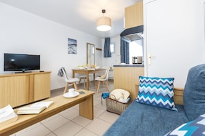 Flat-screen TV - Résidence Odalys Les Bains (Tregastel)