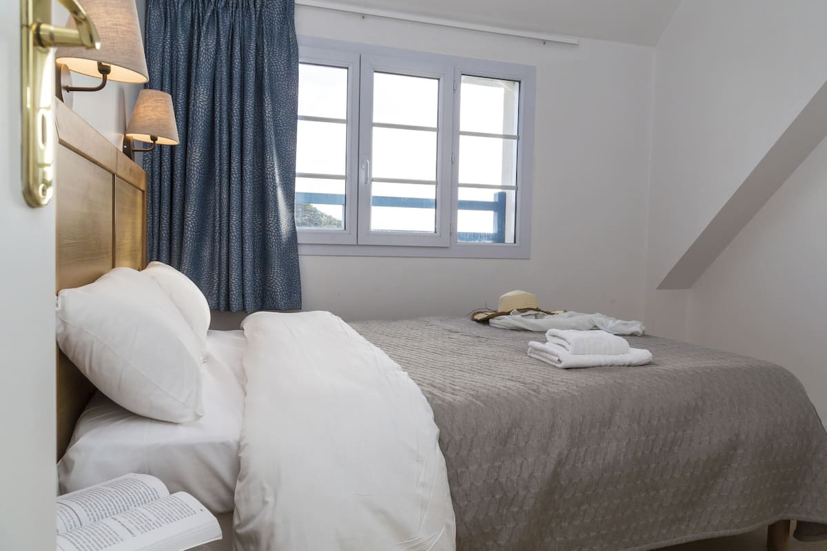 Soundproofing, cots/infant beds, free WiFi