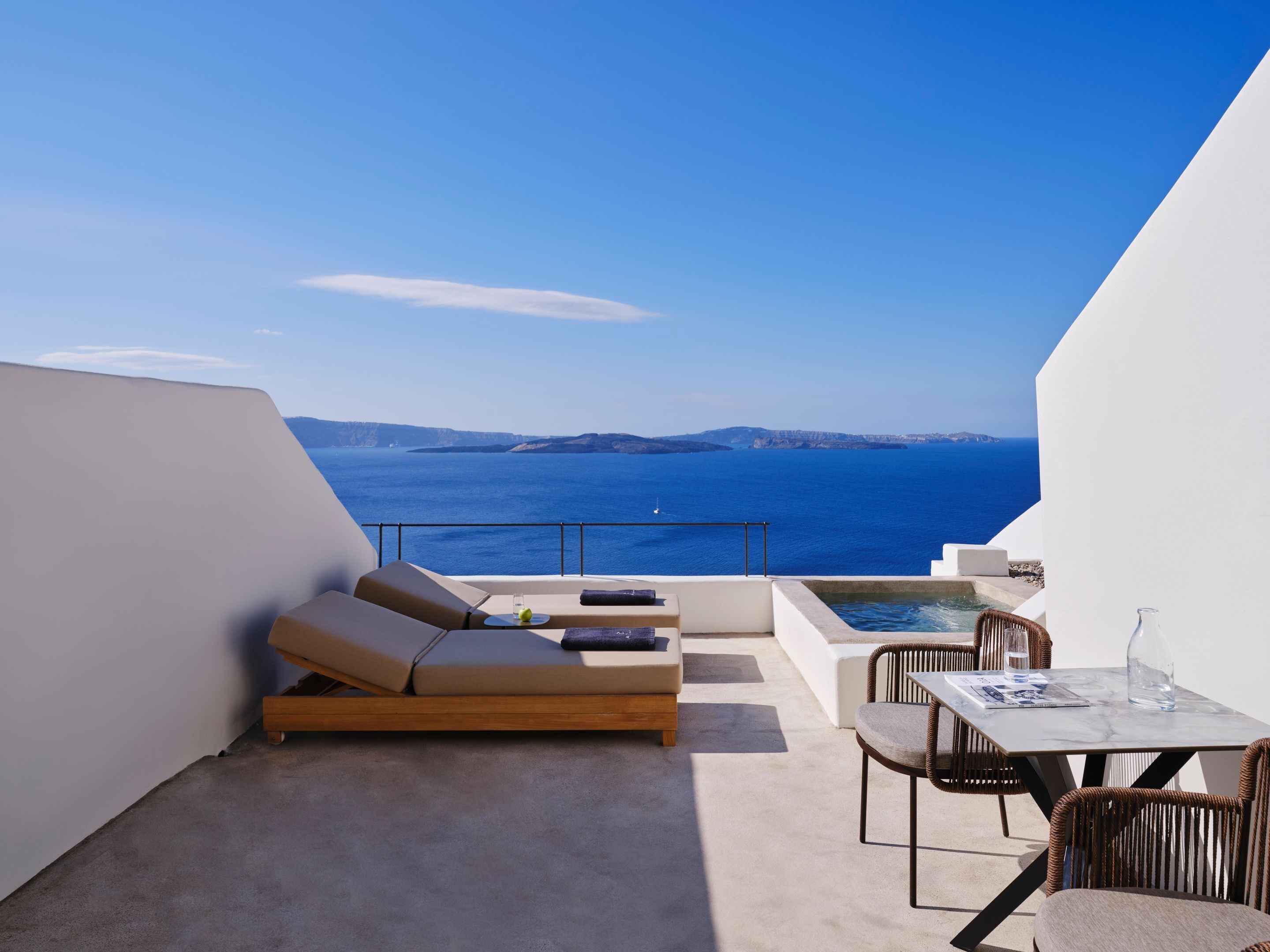 Deluxe Suite with Outdoor Hot tub | Outdoor dining | 2 restaurants; lunch and dinner served
