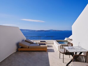 Deluxe Suite with Outdoor Hot tub | 室外用餐 | 2 間餐廳；供應午餐和晚餐
