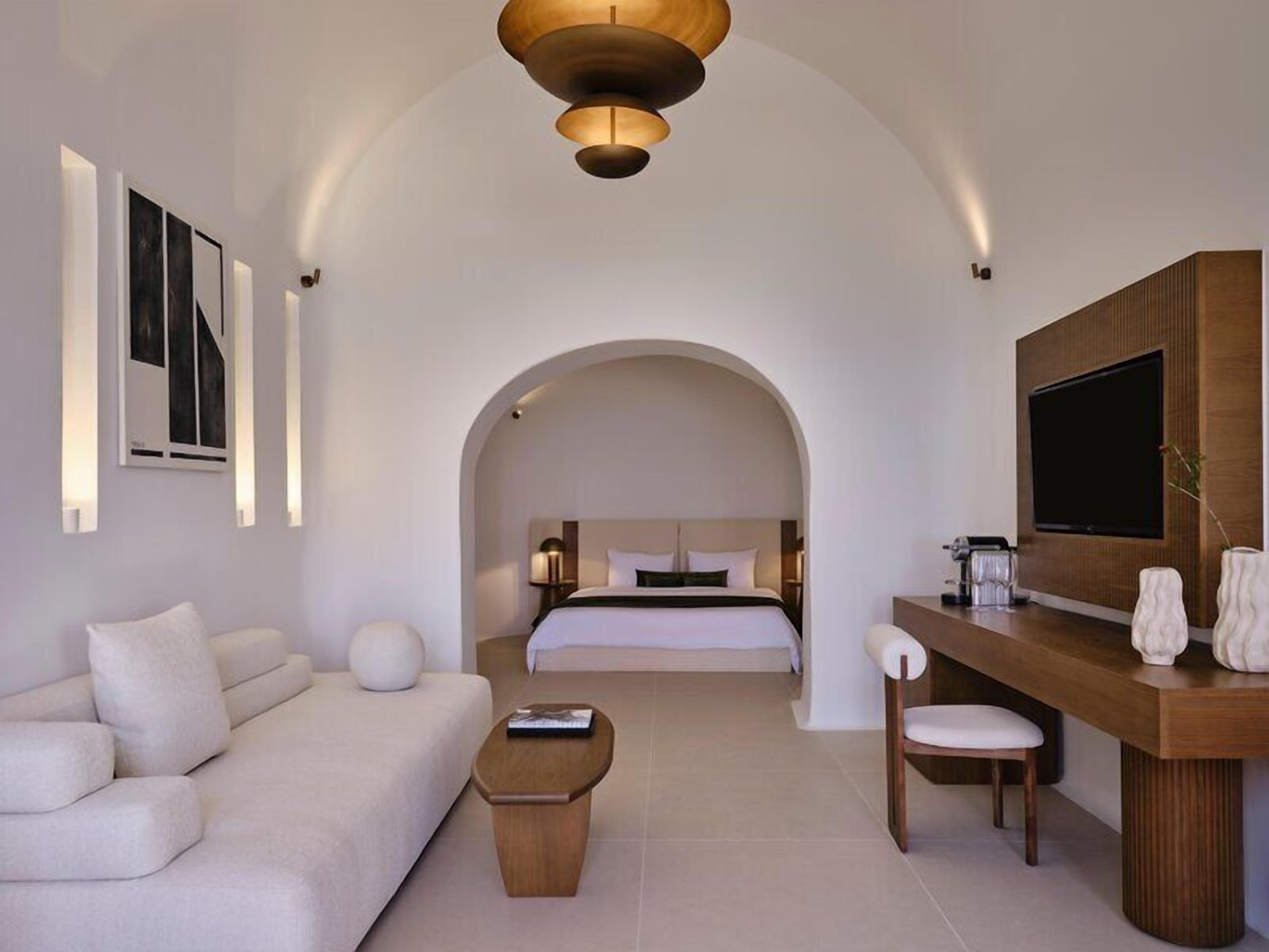 Exceptional Suite with Private Pool | Egyptian cotton sheets, Tempur-Pedic beds, minibar, in-room safe