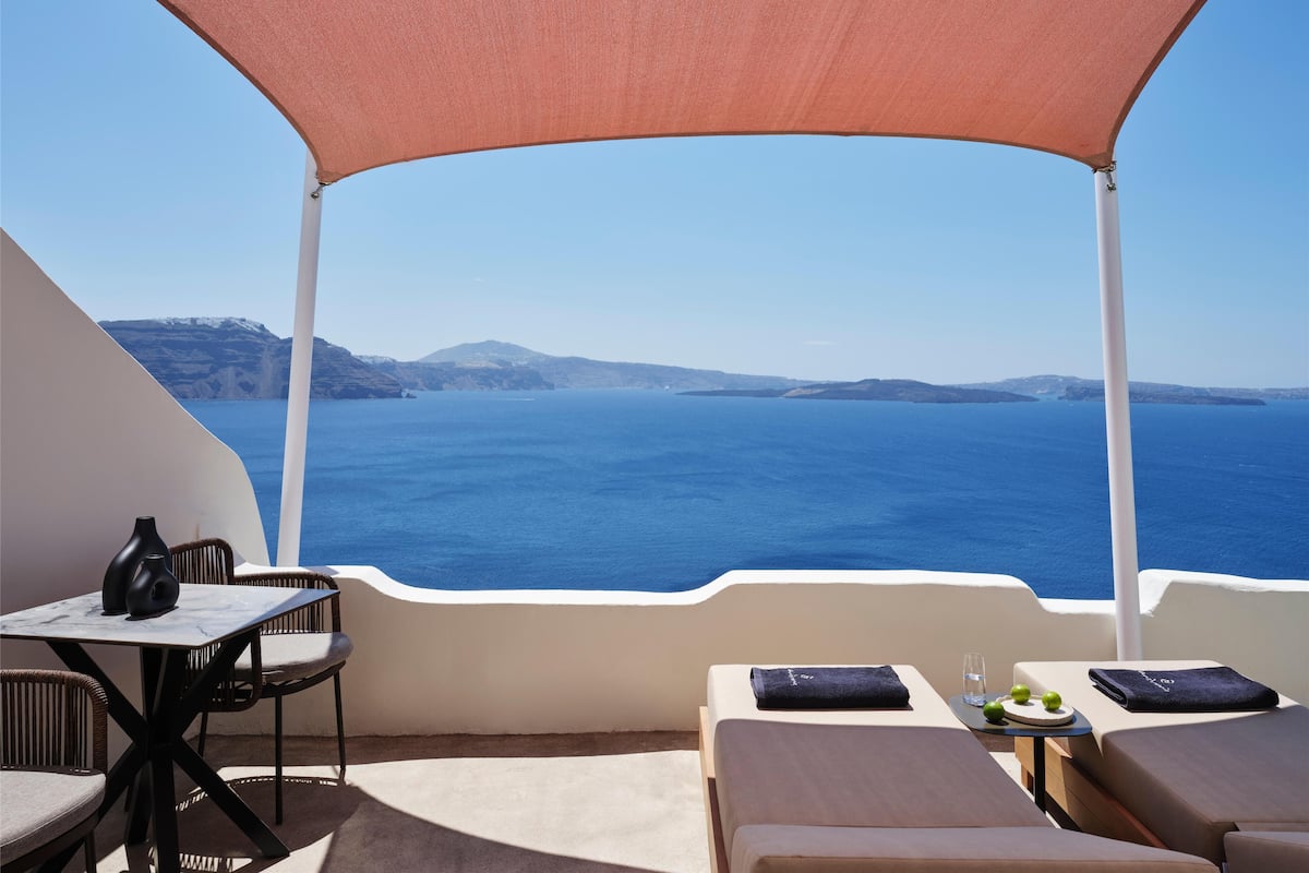 Exclusive Suite with Infinity Pool | 埃及棉床单、泰普尔床垫、迷你吧、客房内保险箱