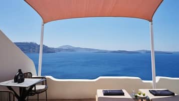 Exclusive Suite with Infinity Pool | Outdoor dining | 2 restaurants; lunch and dinner served