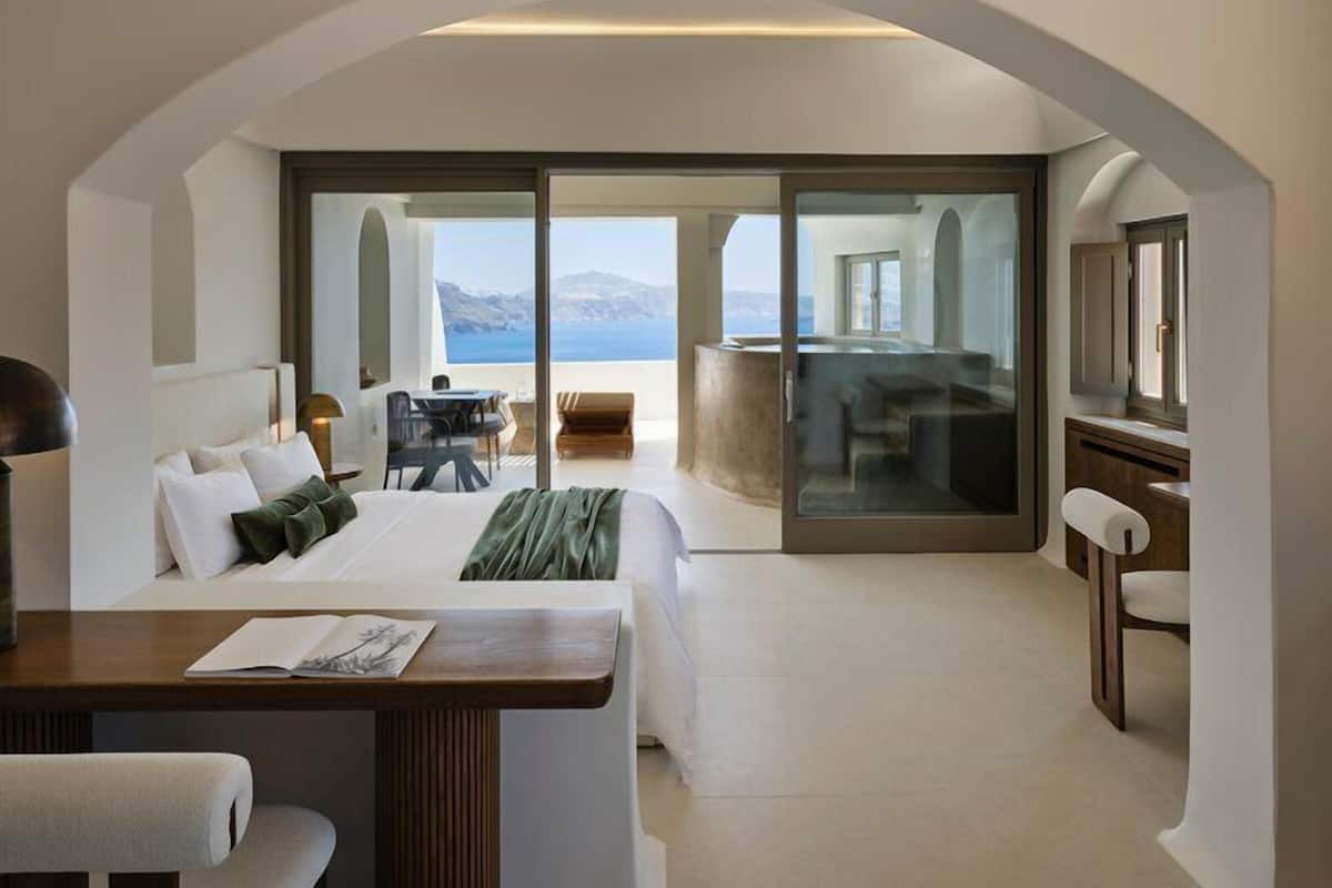 Honeymoon Suite with Outdoor Hot tub