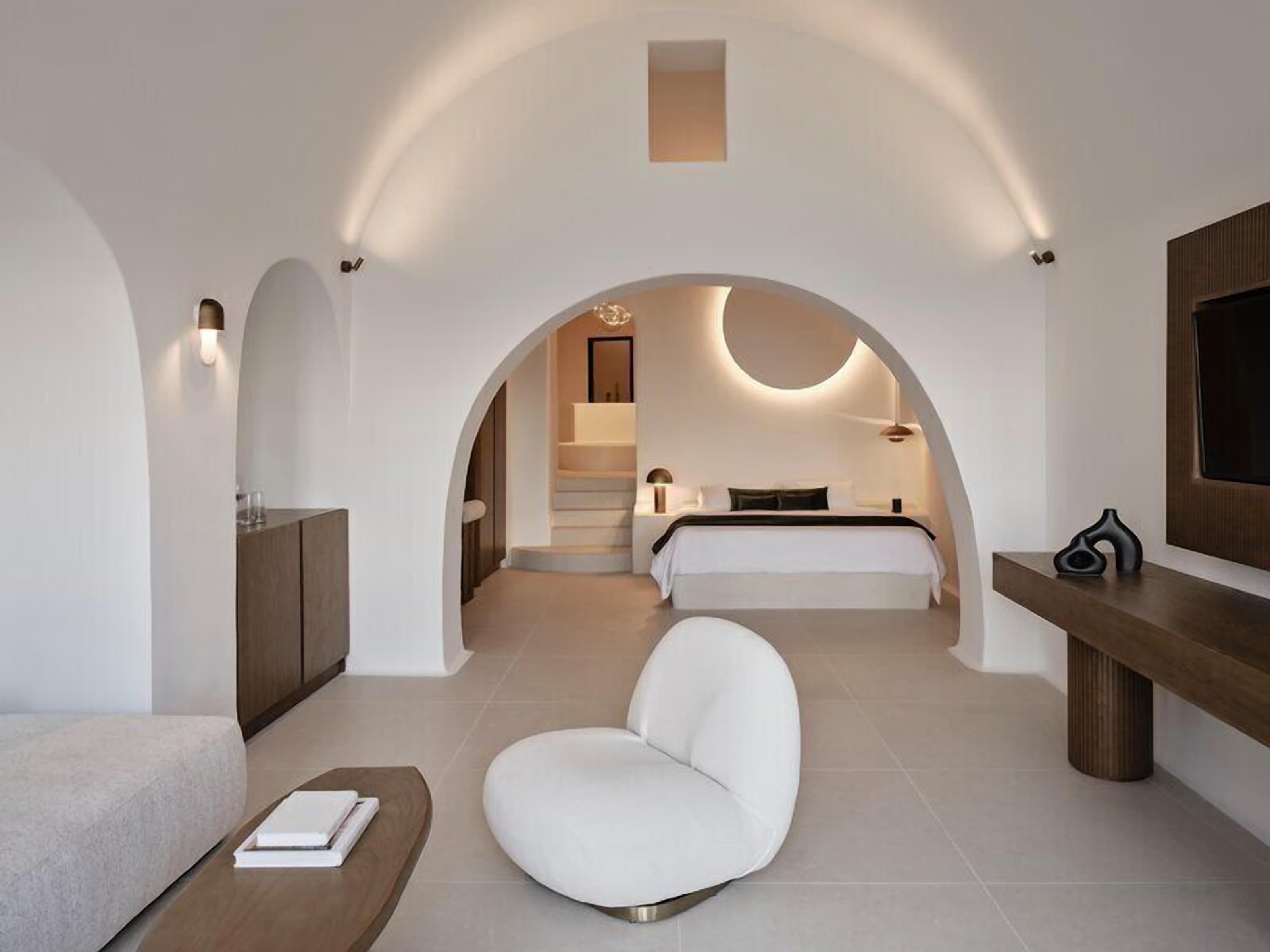 Deluxe Suite with Outdoor Hot tub | Egyptian cotton sheets, Tempur-Pedic beds, minibar, in-room safe