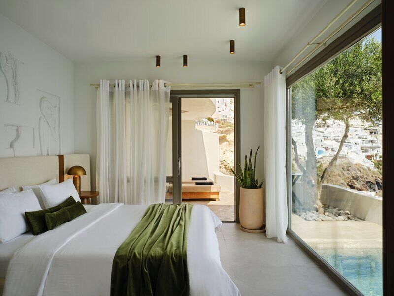 Exclusive Suite with Infinity Pool | Egyptian cotton sheets, Tempur-Pedic beds, minibar, in-room safe