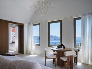 Exclusive Suite with Infinity Pool | Egyptinpuuvillaiset lakanat, Tempur Pedic -patjalliset sängyt, minibaari