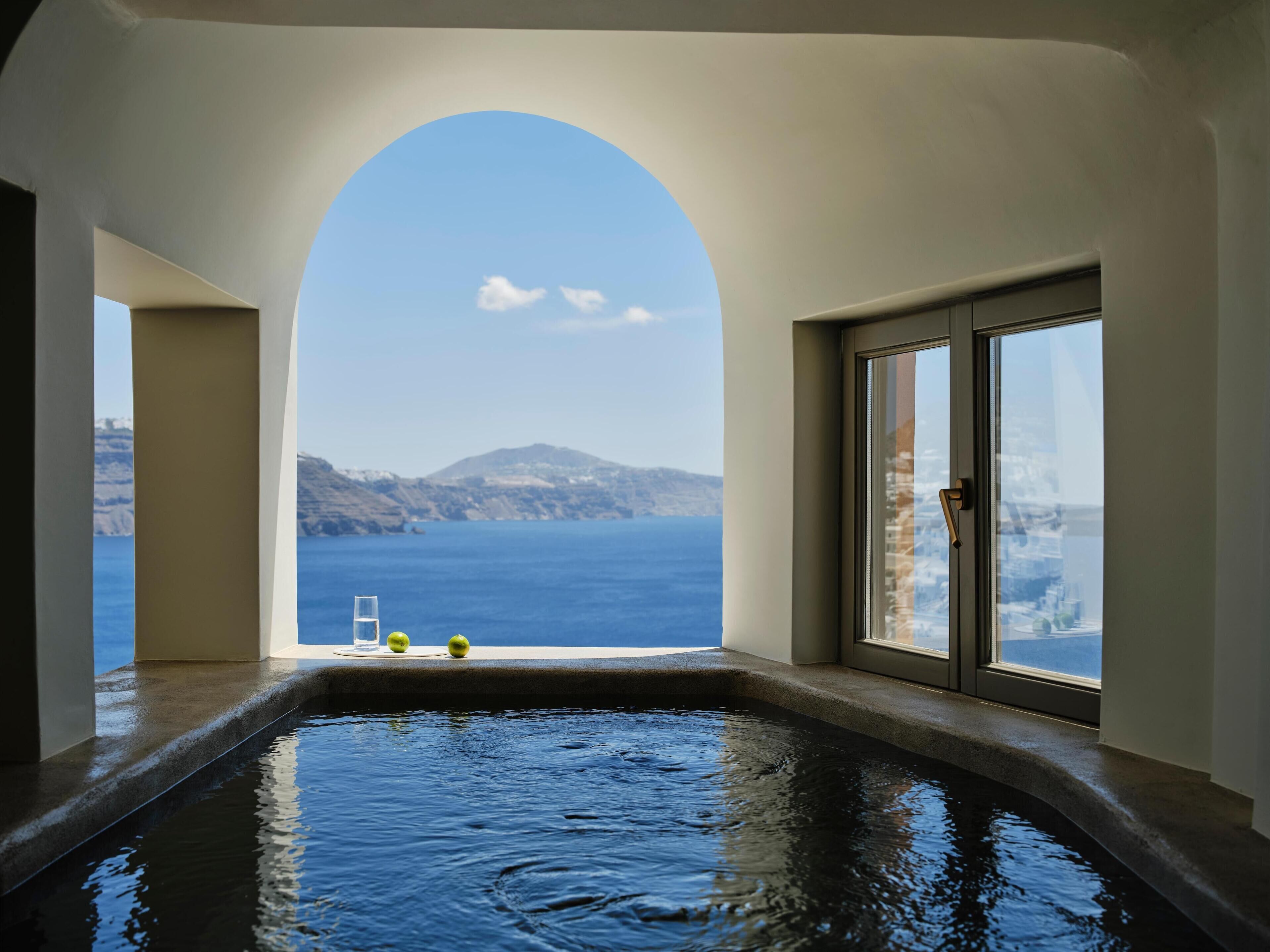 Honeymoon Suite with Outdoor Hot tub