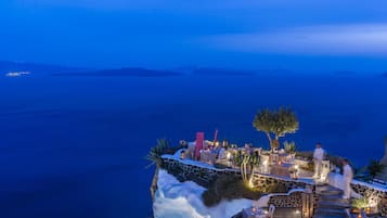 2 restaurants, lunch, dinner served; Mediterranean cuisine