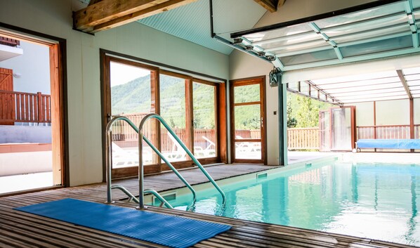 Piscine extérieure (ouverte en saison)