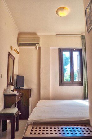 In-room safe, soundproofing, cribs/infant beds, free WiFi - Domus Rodos Hotel (Rhodes)
