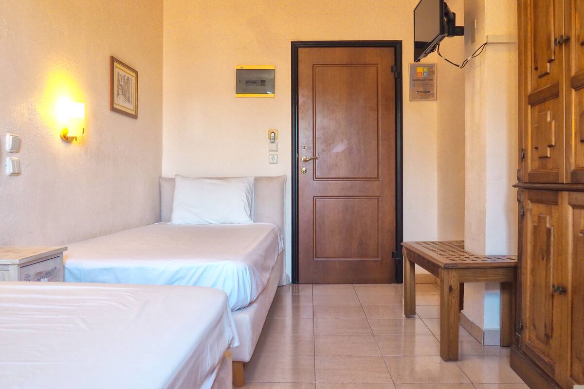 In-room safe, soundproofing, cribs/infant beds, WiFi (free)