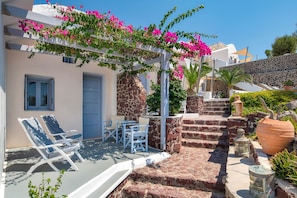 Terrace/patio - Akrotiri Hotel (Santorini)