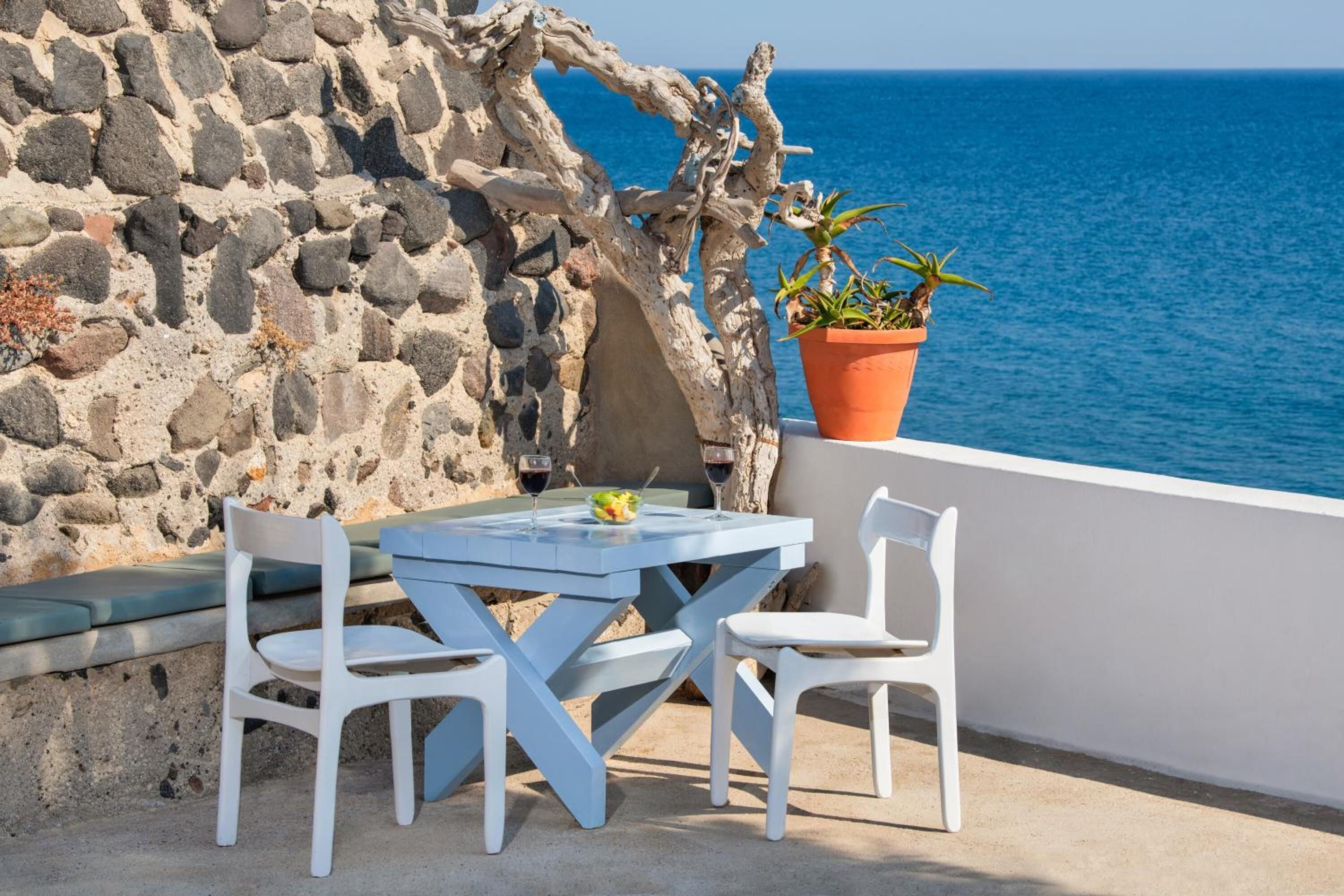 Photo - Akrotiri Hotel