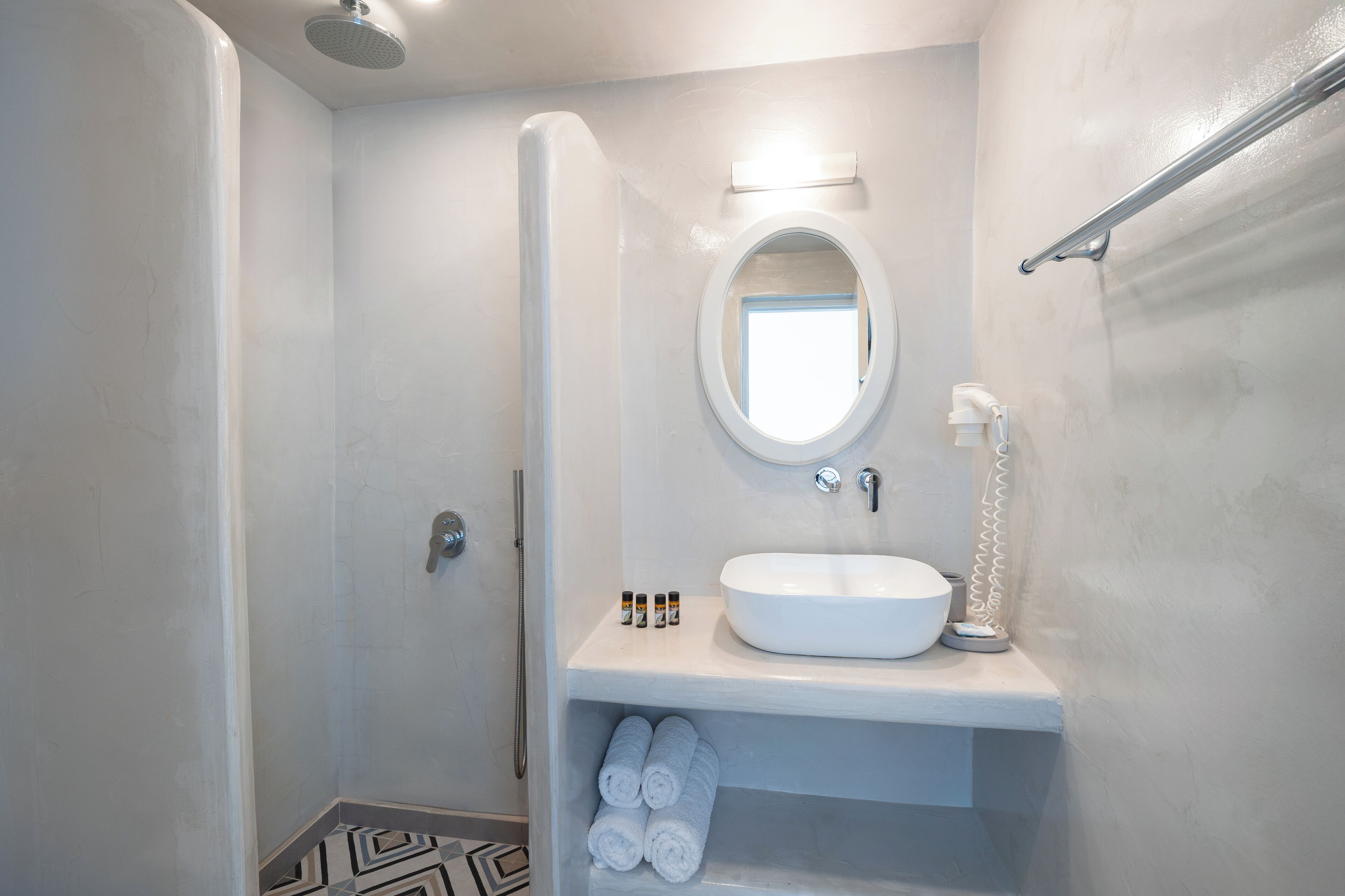 family quadruple room | bathroom | shower, free toiletries, hair dryer, towels