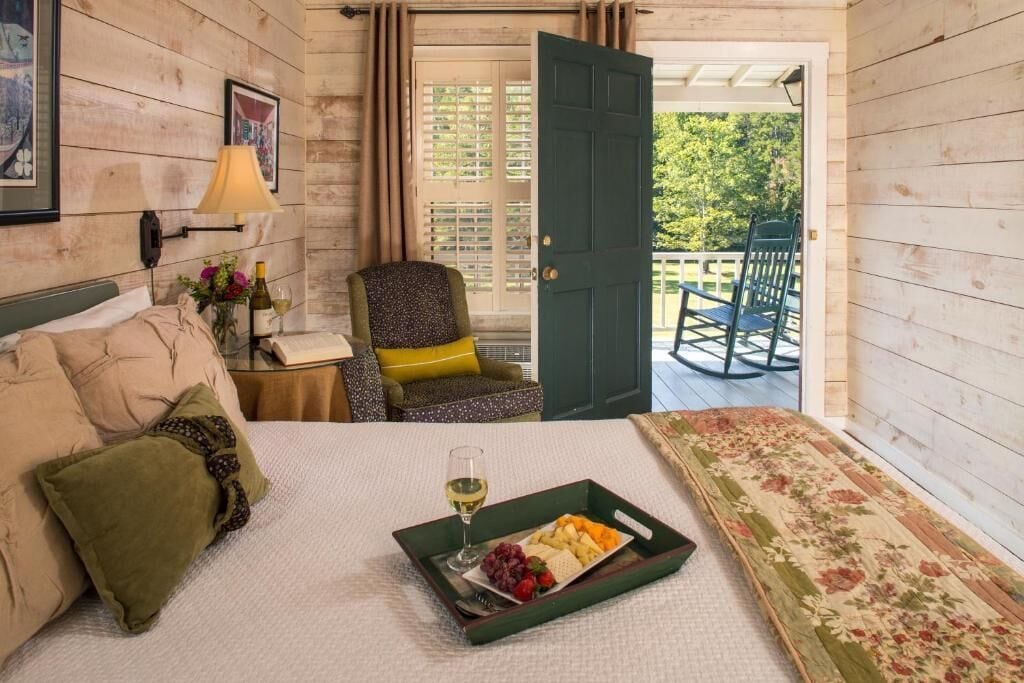 Queen Room Second Floor | Premium bedding, desk, iron/ironing board, free WiFi