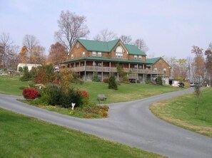 Property grounds - Berry Patch Bed and Breakfast (Lebanon)