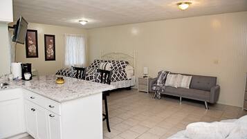 Room, Non Smoking, Private Bathroom (Carriage House) | Desk, iron/ironing board, free WiFi