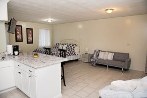 Room, Non Smoking, Private Bathroom (Carriage House)