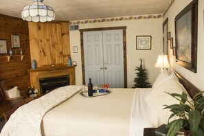 Escritorio, tabla de planchar con plancha y wifi gratis 