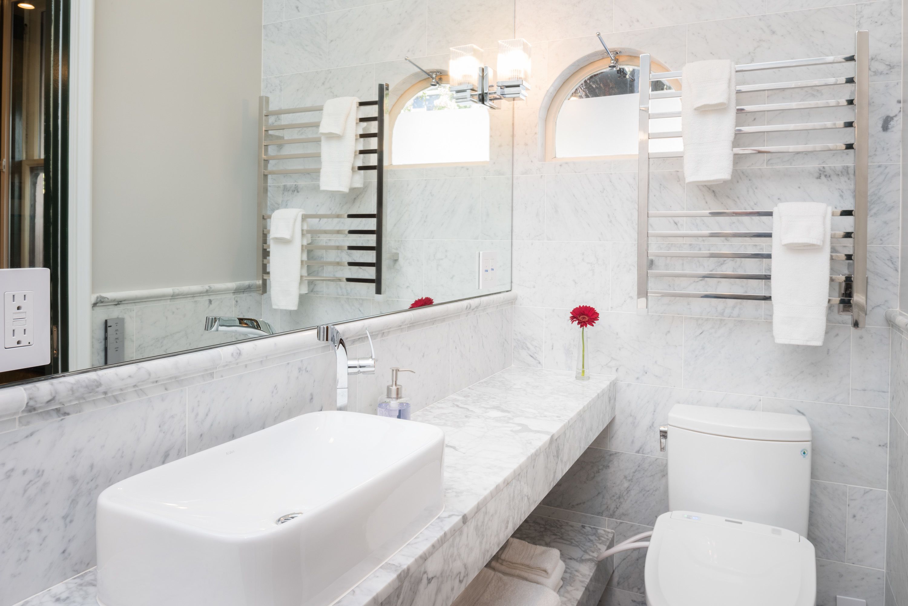 Rainfall showerhead, eco-friendly toiletries, hair dryer