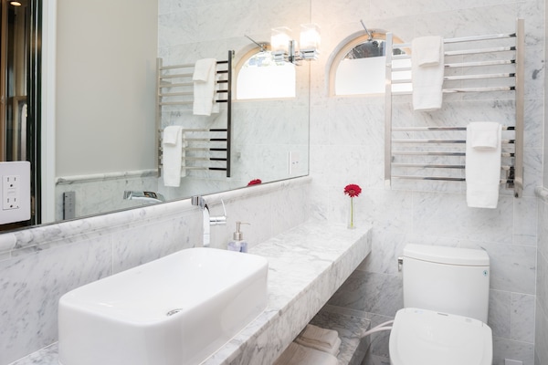Rainfall showerhead, eco-friendly toiletries, hair dryer