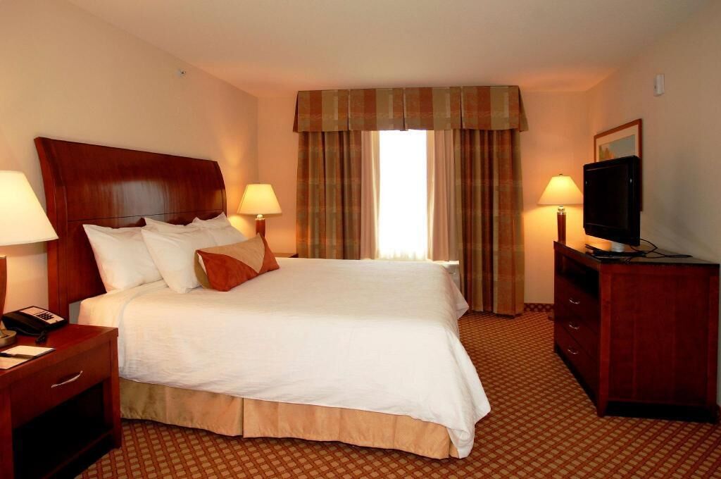 Hochwertige Bettwaren, individuell eingerichtet, Schreibtisch