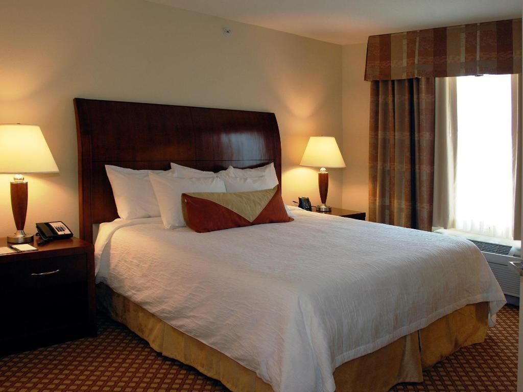 Hochwertige Bettwaren, individuell eingerichtet, Schreibtisch