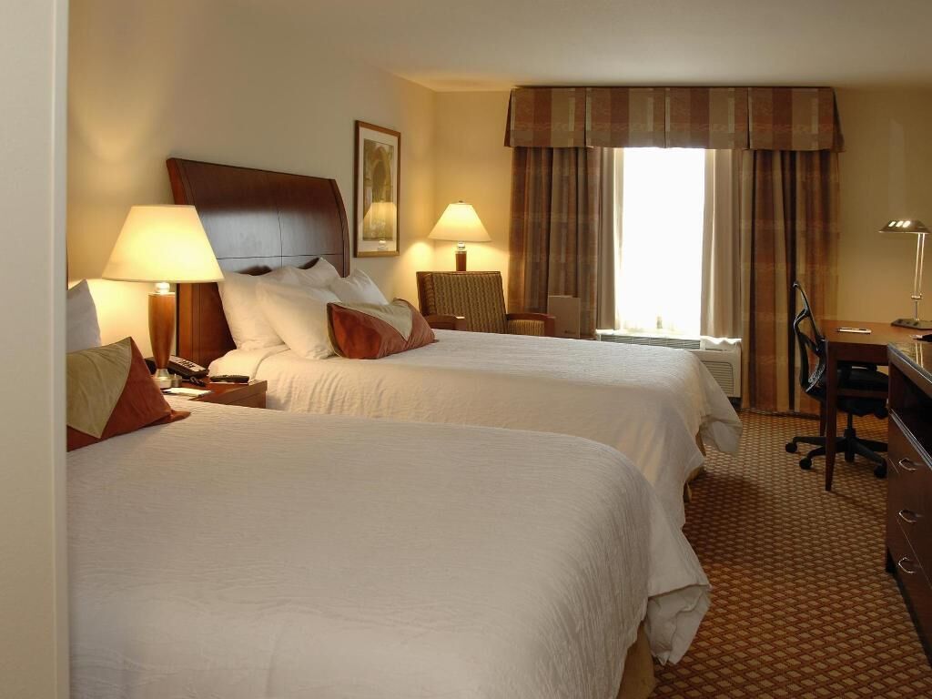 Hochwertige Bettwaren, individuell eingerichtet, Schreibtisch