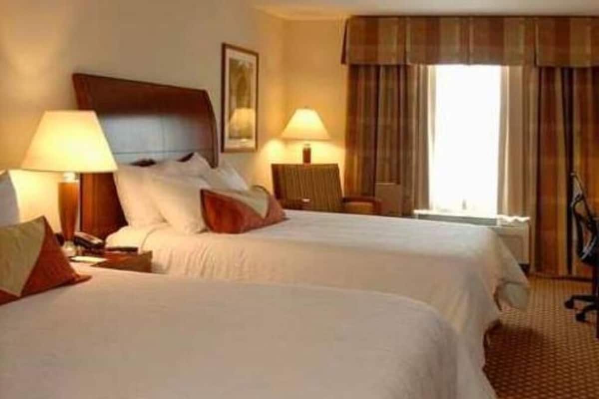 Hochwertige Bettwaren, individuell eingerichtet, Schreibtisch