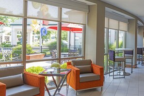 Lobby sitting area - Hilton Garden Inn Columbus/Edinburgh (Edinburgh)