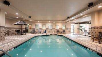 室内游泳池,日光浴躺椅