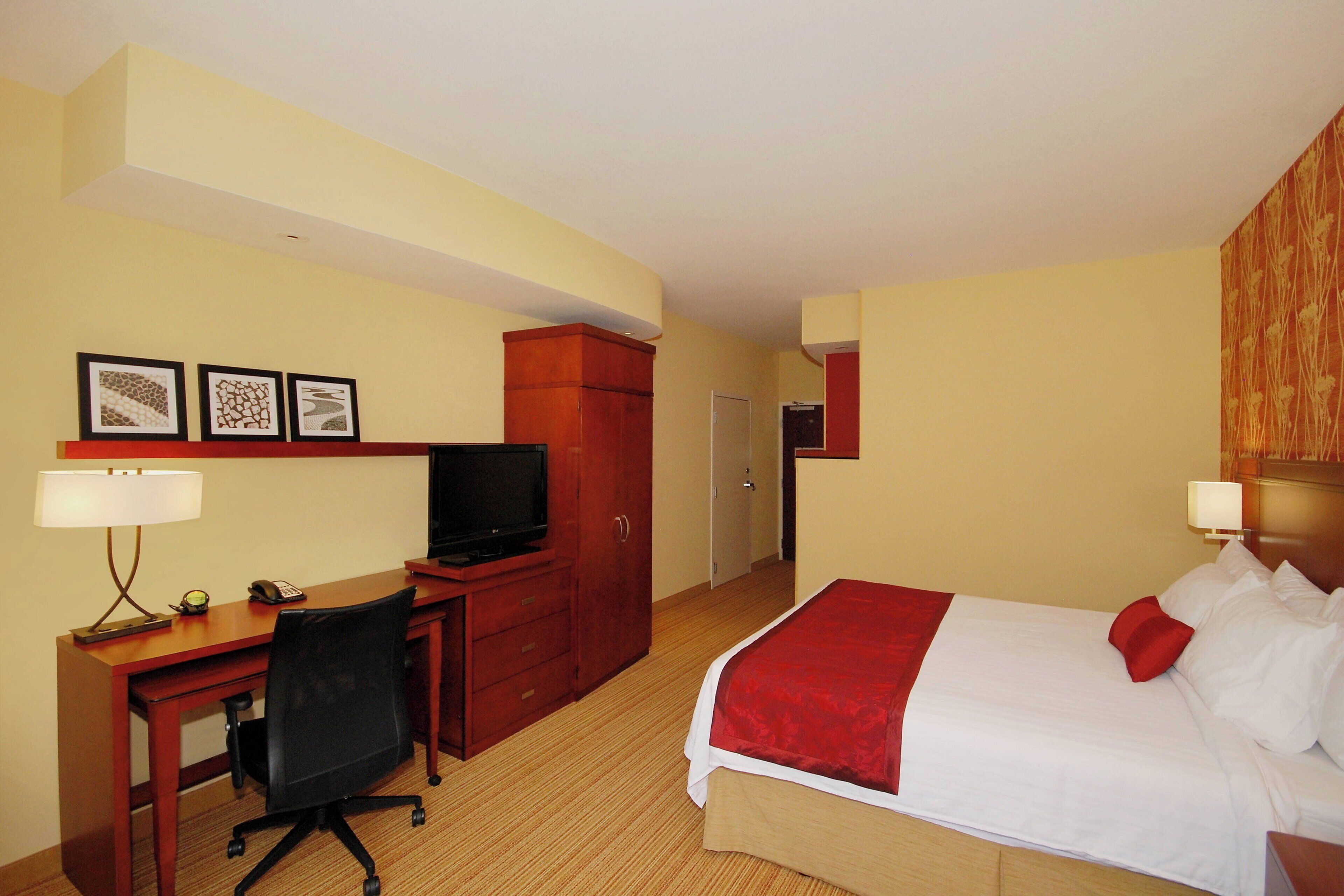 premium bedding, in-room safe, desk, laptop workspace