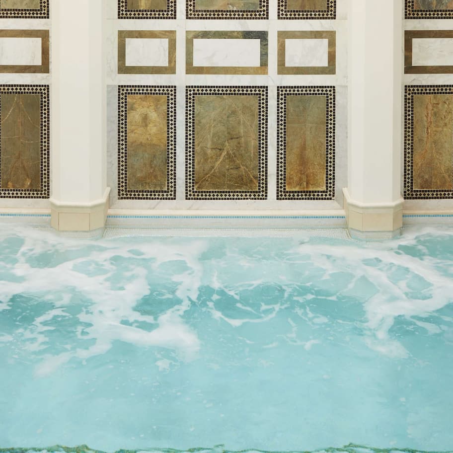 Couples treatment rooms, sauna, hot tub, steam room, body treatments