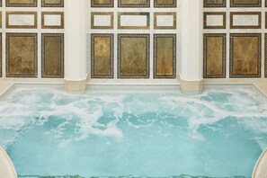 Couples treatment rooms, sauna, hot tub, steam room, body treatments