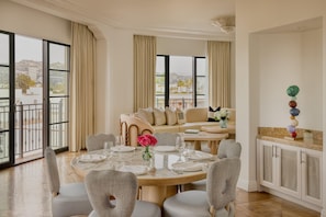 Hollywood Suite | Egyptian cotton sheets, premium bedding, down comforters, pillowtop beds