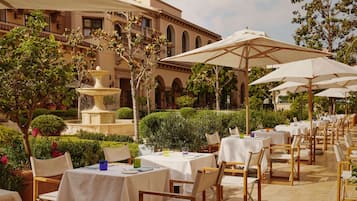 2 restoran, kahvaltı, öğle yemeği sunulur, Kaliforniya mutfağı