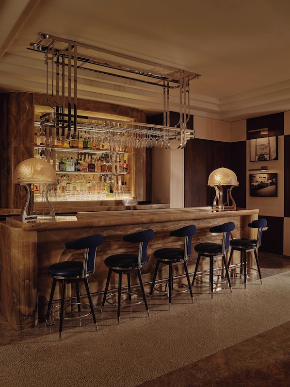 2 bars/lounges, lobby lounge, cocktail bar