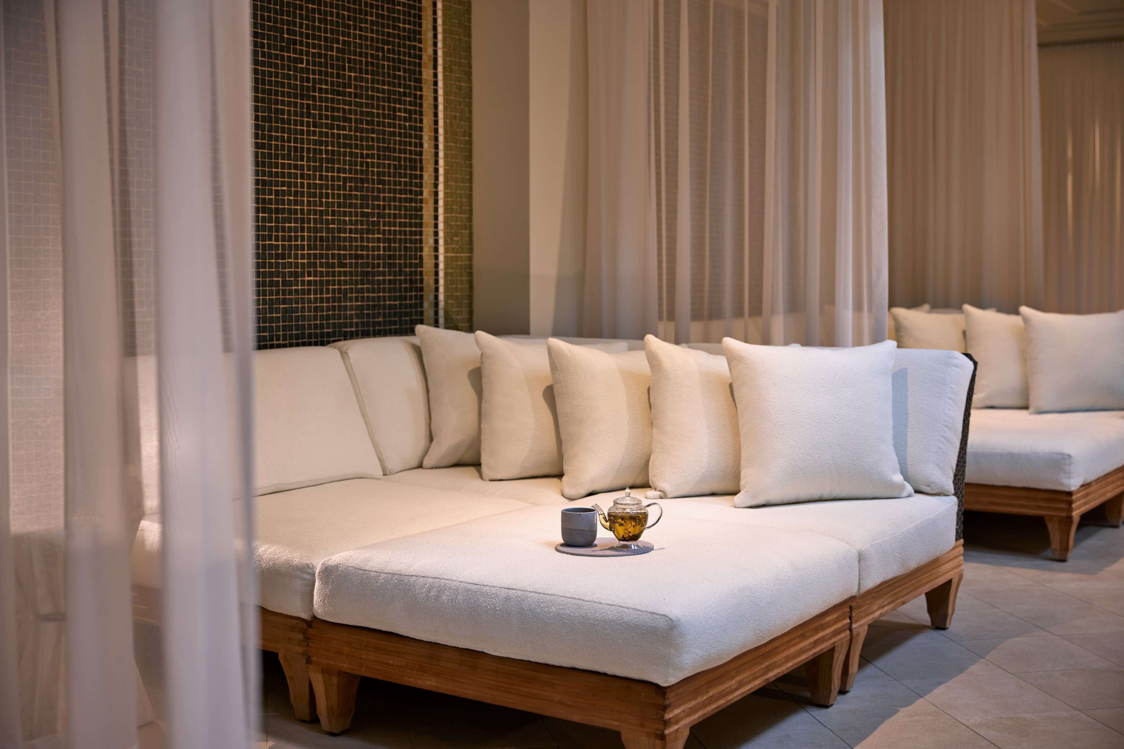 couples treatment room(s), sauna, hot tub, steam room, body treatments