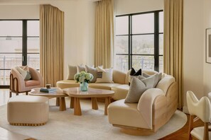 Hollywood Suite | Egyptian cotton sheets, premium bedding, down comforters, pillowtop beds