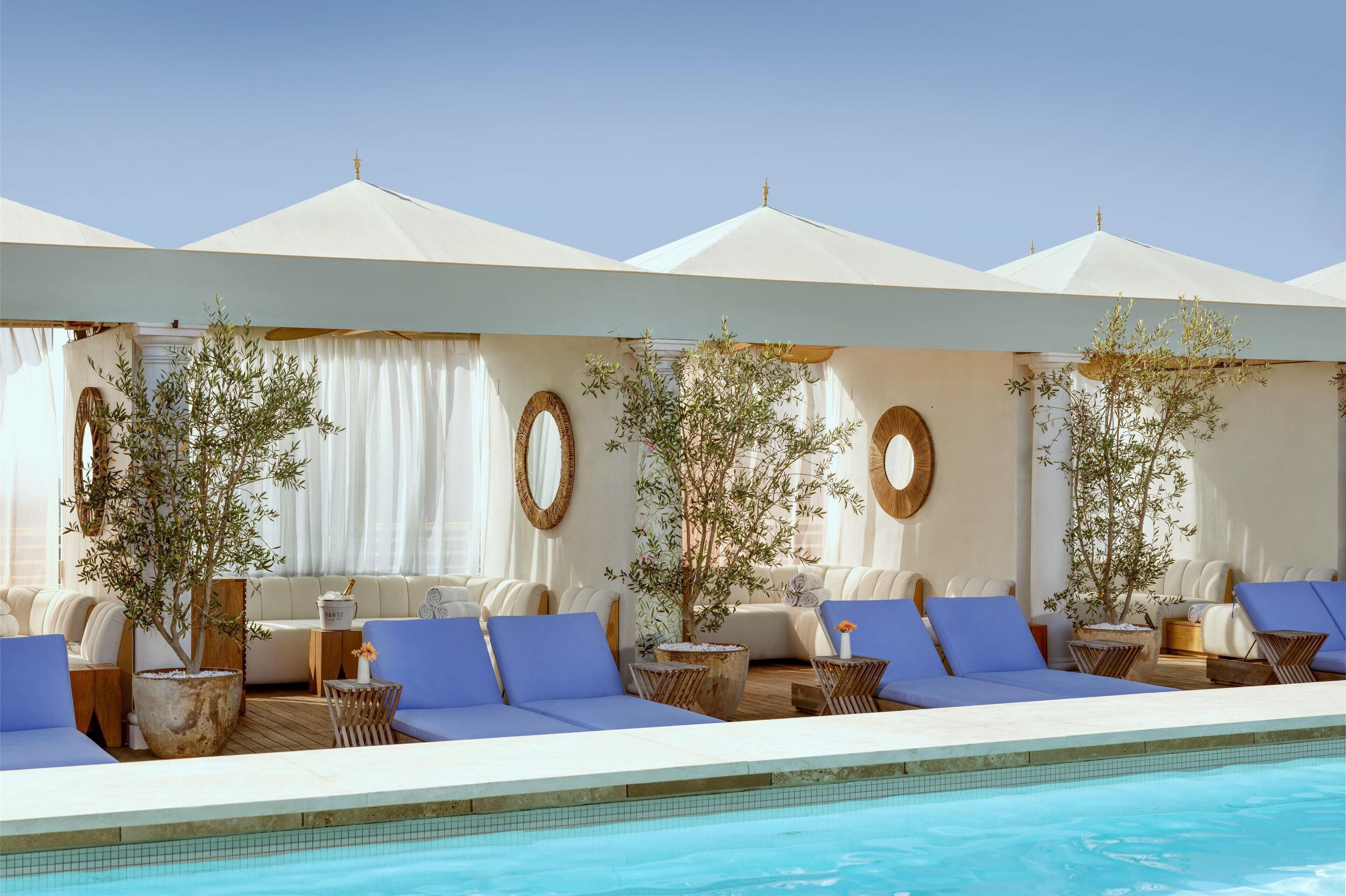 Piscine extérieure, tentes de plage, parasols de plage