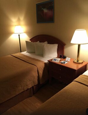 Standard Room, 2 Double Beds, Non Smoking | In-room safe, desk, iron/ironing board, free cribs/infant beds - Rodeway Inn Niagara Falls (Niagara Falls)