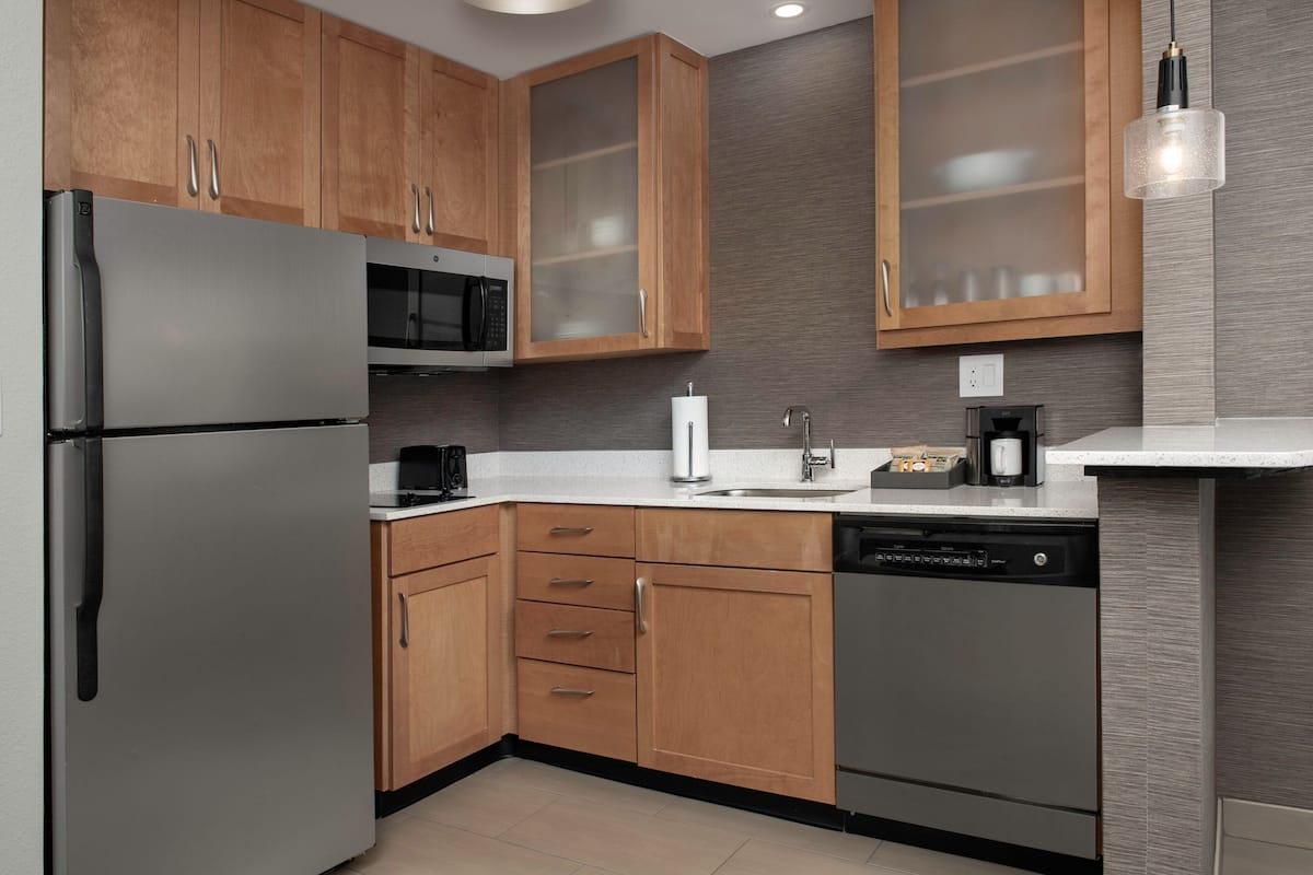 Full-sized fridge, microwave, stovetop, dishwasher