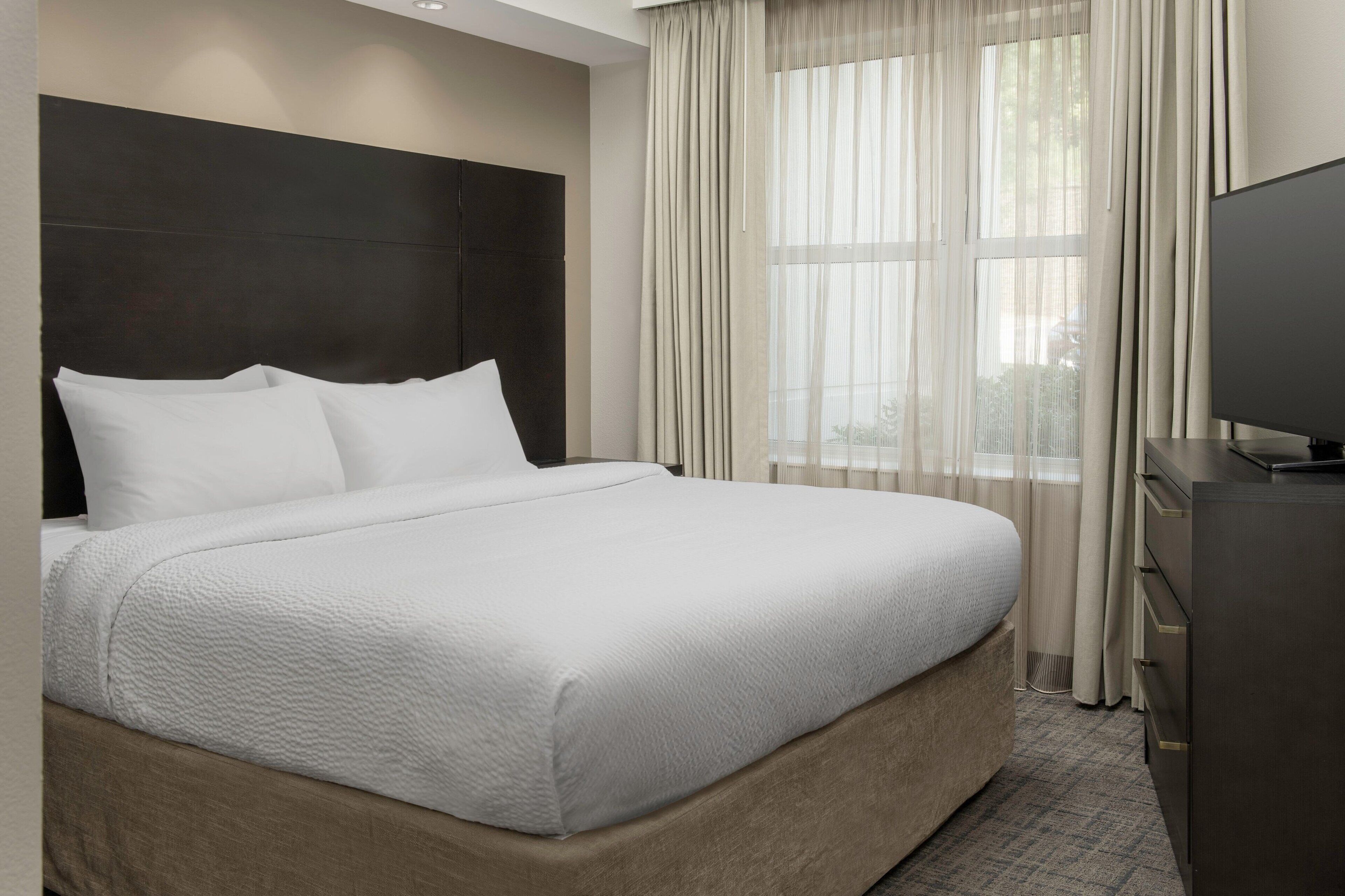 suite, 1 bedroom | in-room safe, iron/ironing board, free wifi, bed sheets