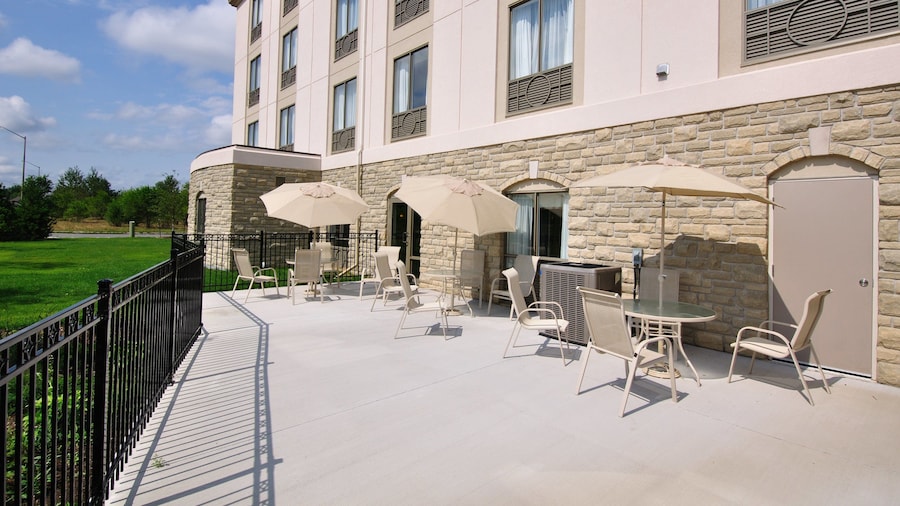 Holiday Inn Express Hotel & Suites Ottawa Airport by IHG