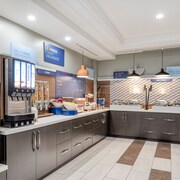 Holiday Inn Express Hotel & Suites Ottawa Airport by IHG