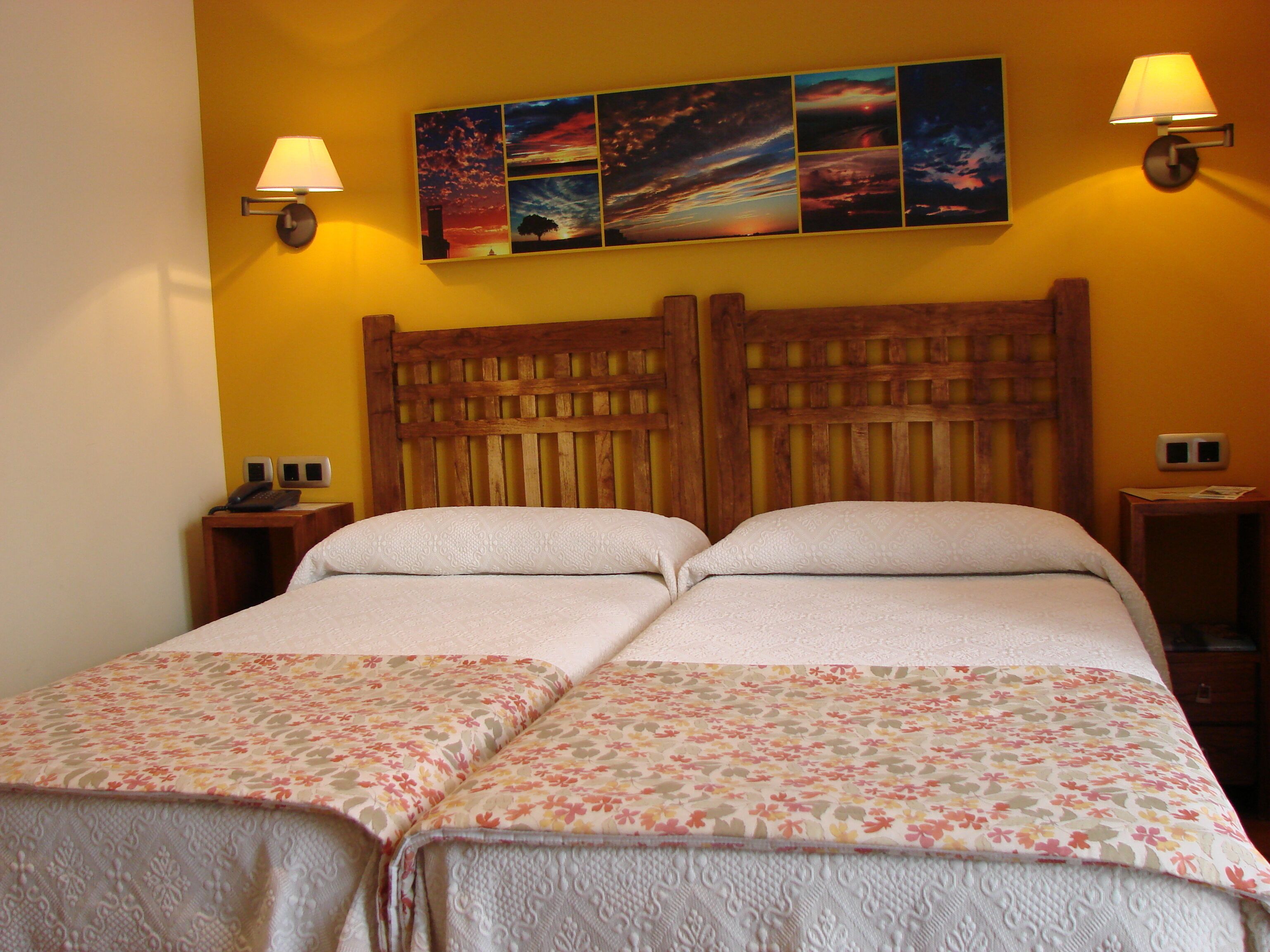 standard twin room | desk, soundproofing, bed sheets